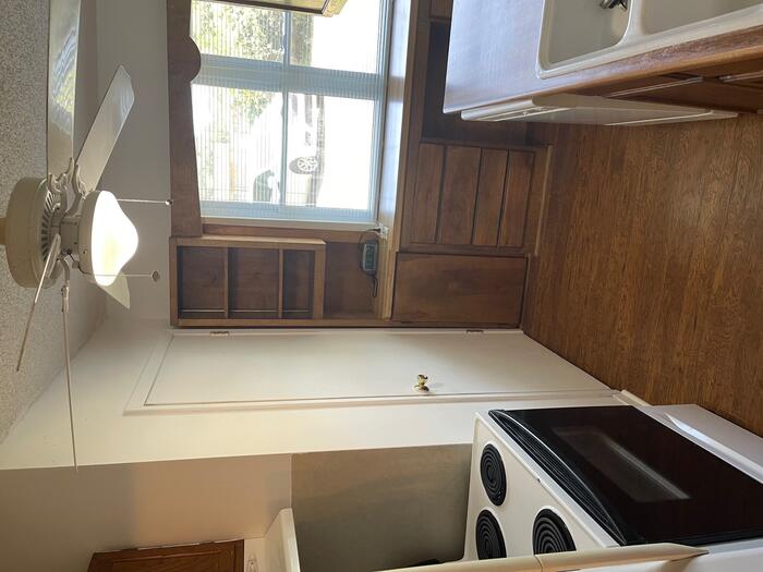 Kitchen Listing photo 8