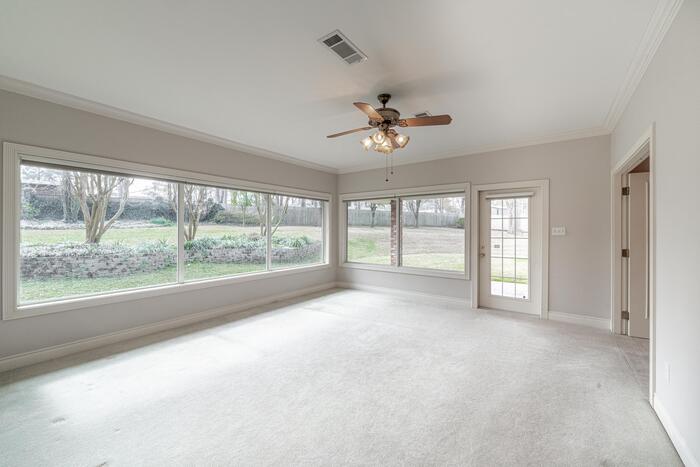 SUNROOM Listing photo 13