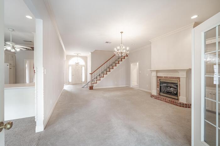 LIVING ROOM Listing photo 9