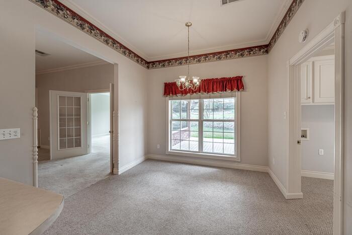 BREAKFAST NOOK Listing photo 12