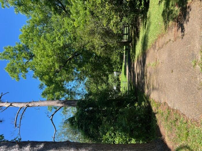 DRIVEWAY Listing photo 35