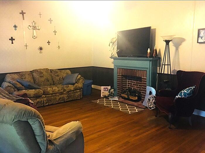 LIVING Listing photo 13