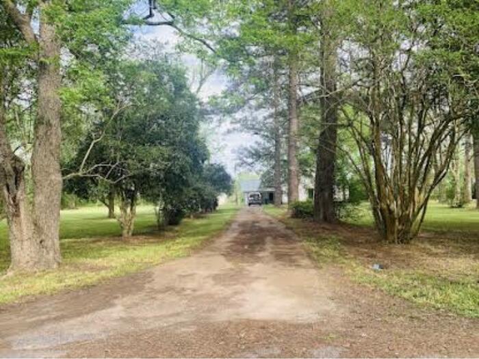 DRIVEWAY Listing photo 4