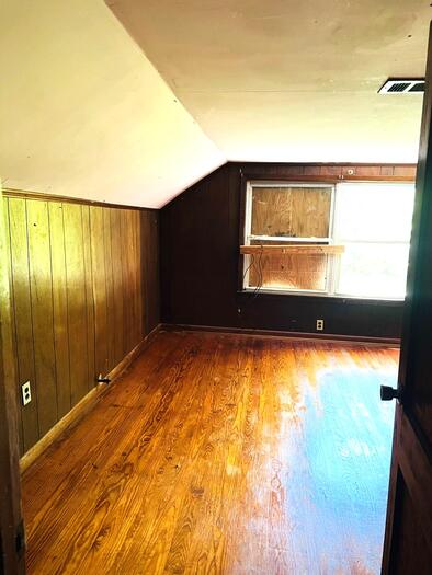 UPSTAIRS BED Listing photo 21