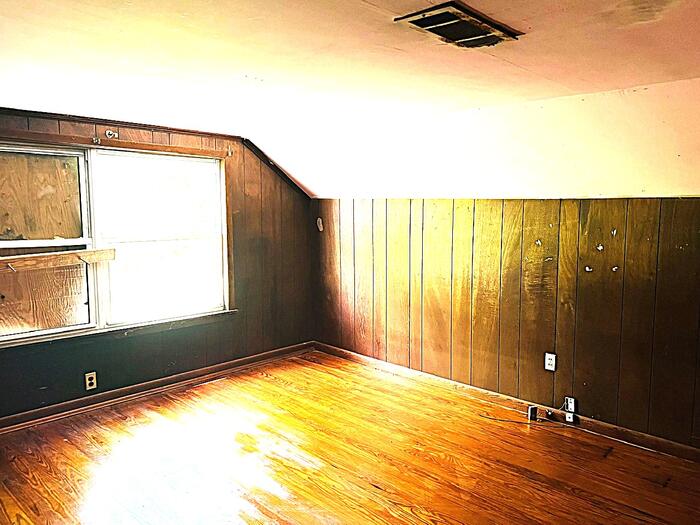 UPSTAIRS BED Listing photo 22