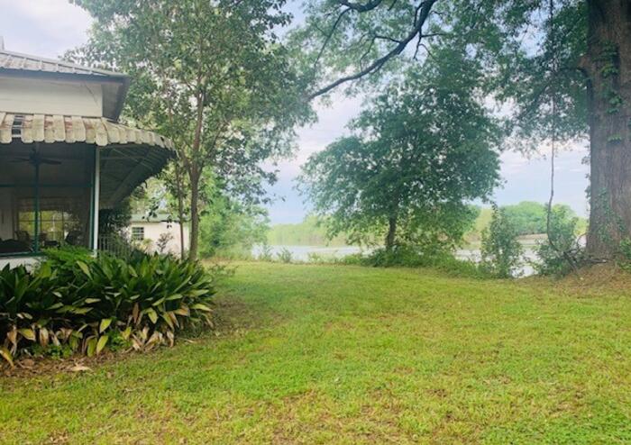 BACKYARD Listing photo 5